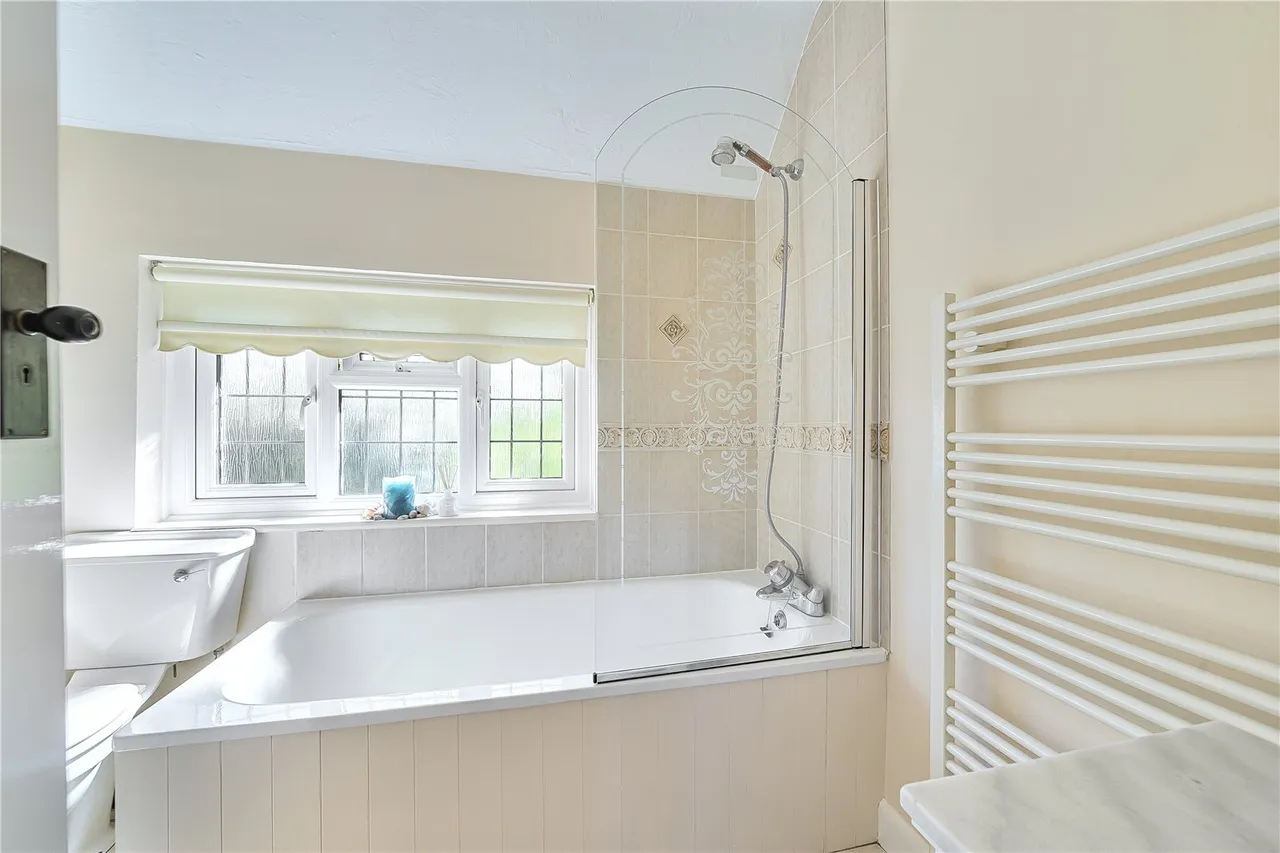 Woodham Lane, New Haw, KT15, photo 13