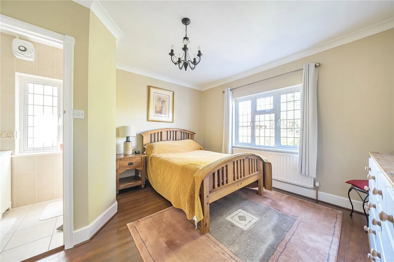 Woodham Lane, New Haw, KT15, photo 5