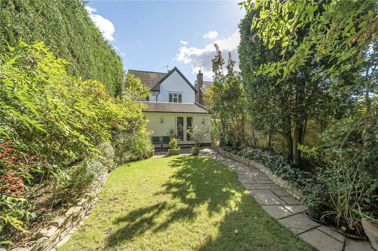 Woodham Lane, New Haw, KT15, photo 16