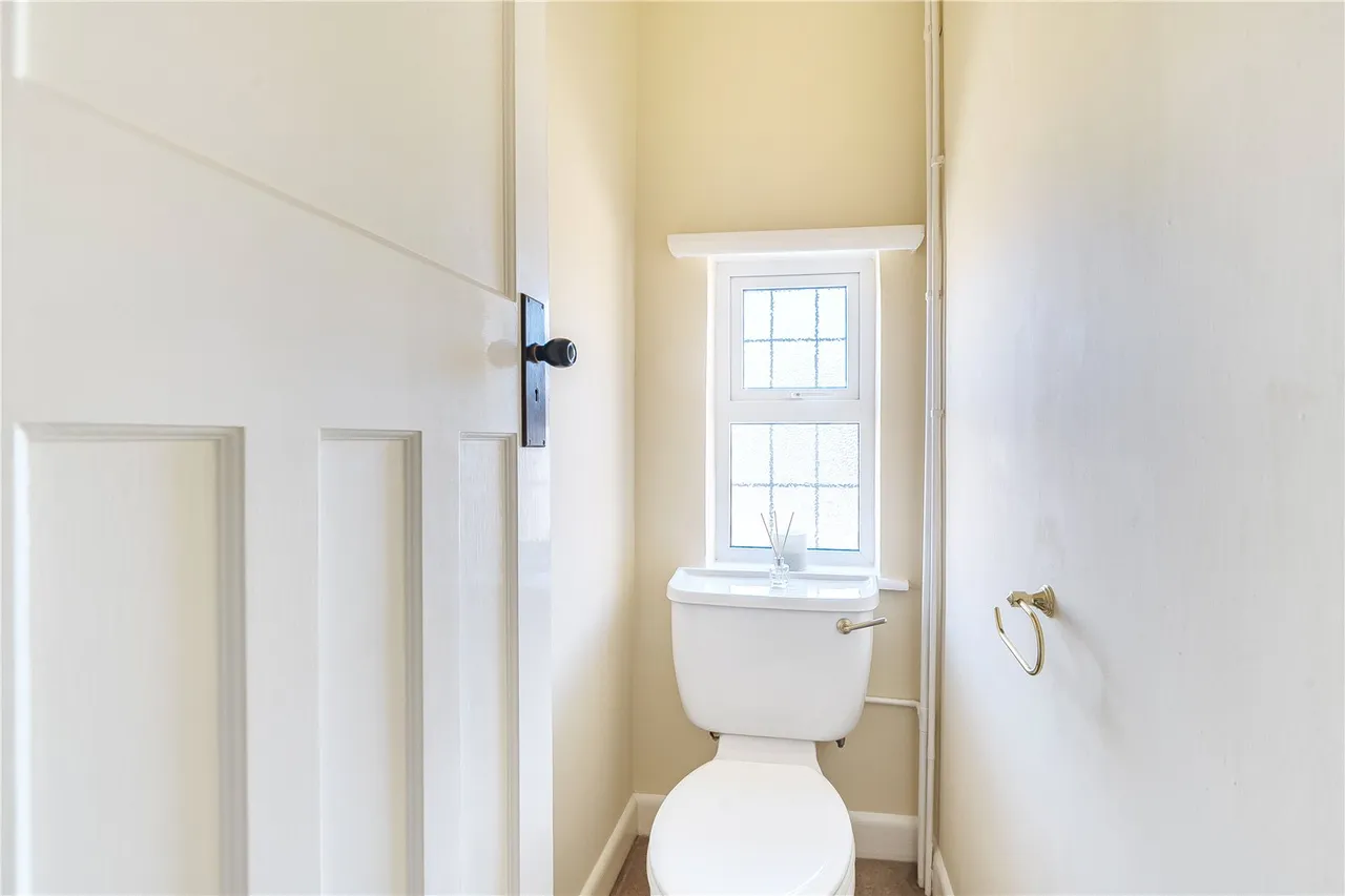 Woodham Lane, New Haw, KT15, photo 8