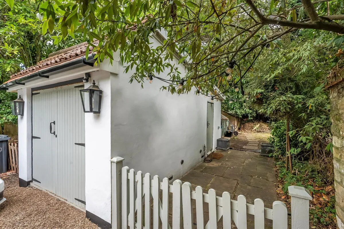 Bagshot Road, West End, GU24, photo 20