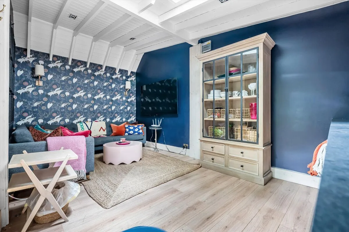 Bagshot Road, West End, GU24, photo 22