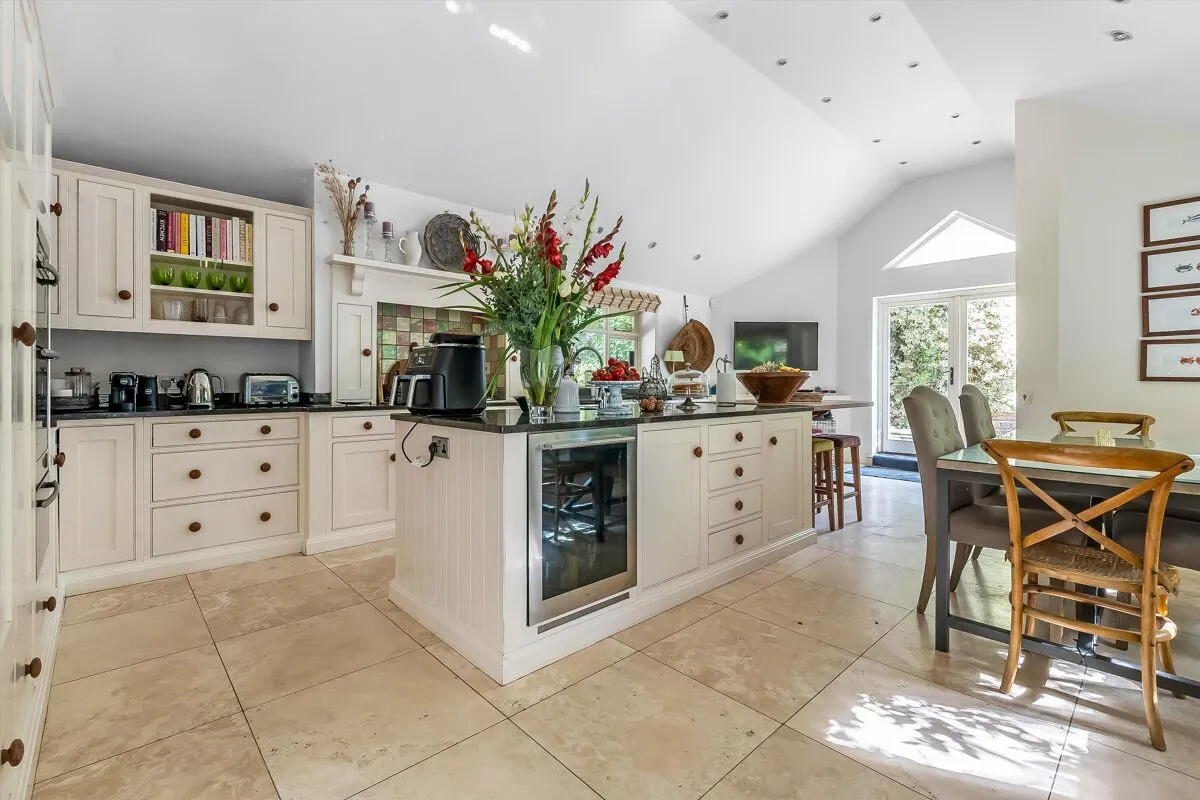 Bagshot Road, West End, GU24, photo 3
