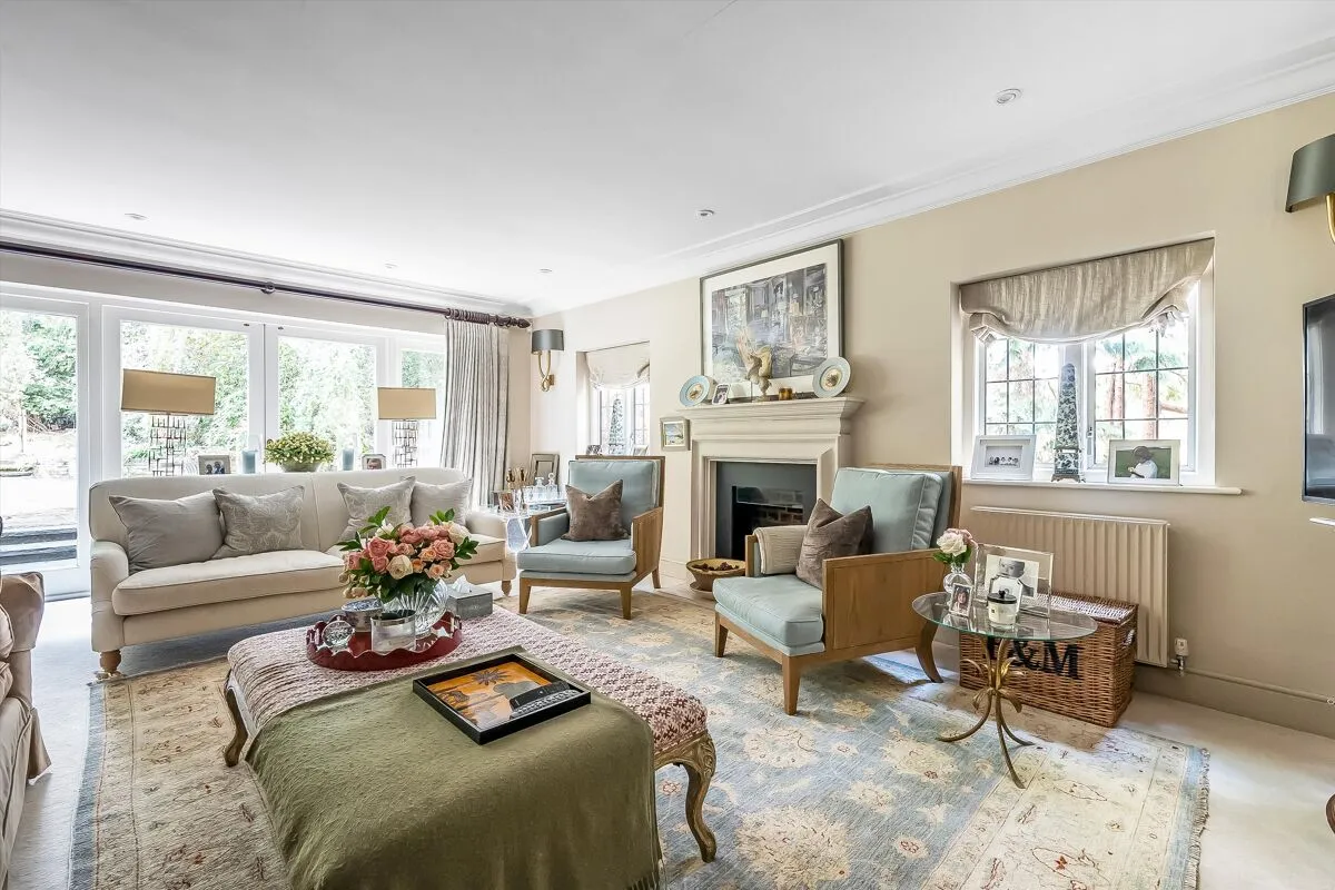 Bagshot Road, West End, GU24, photo 2
