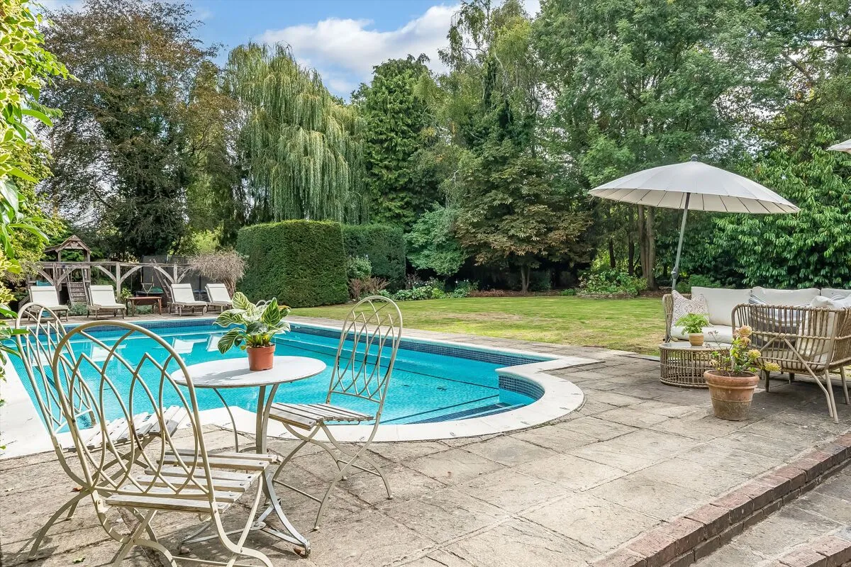 Bagshot Road, West End, GU24, photo 4