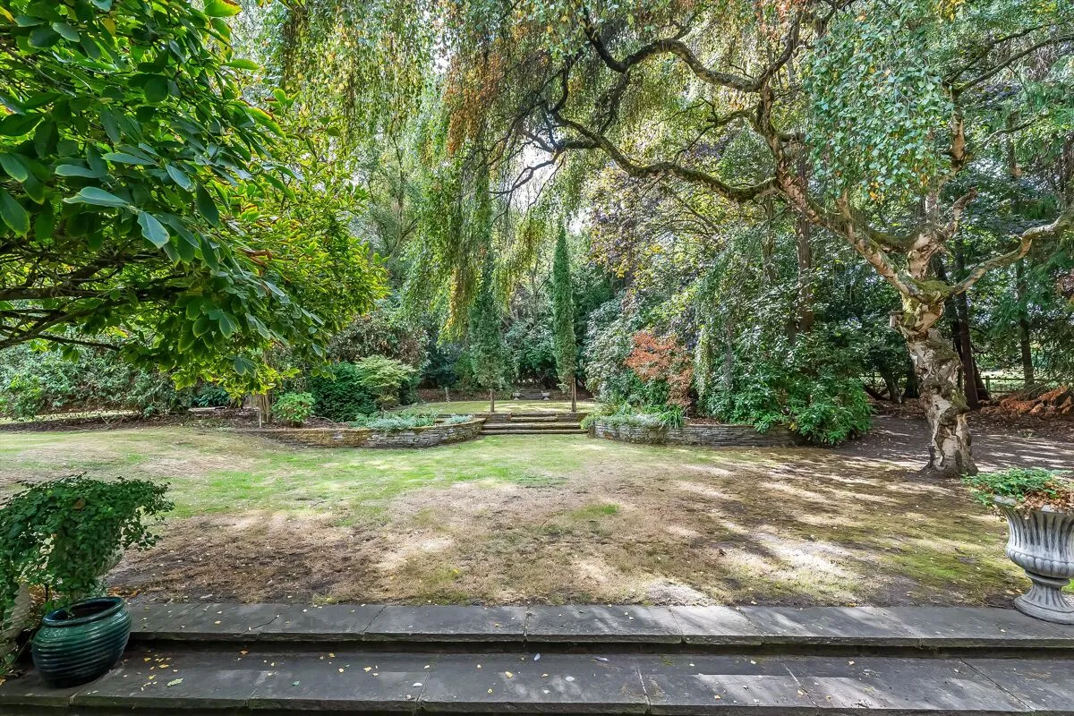 Bagshot Road, West End, GU24, photo 25