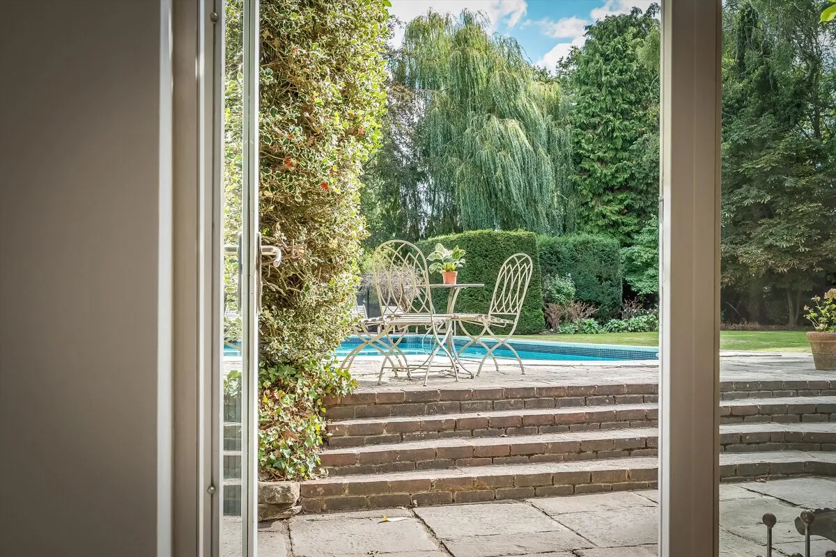 Bagshot Road, West End, GU24, photo 18