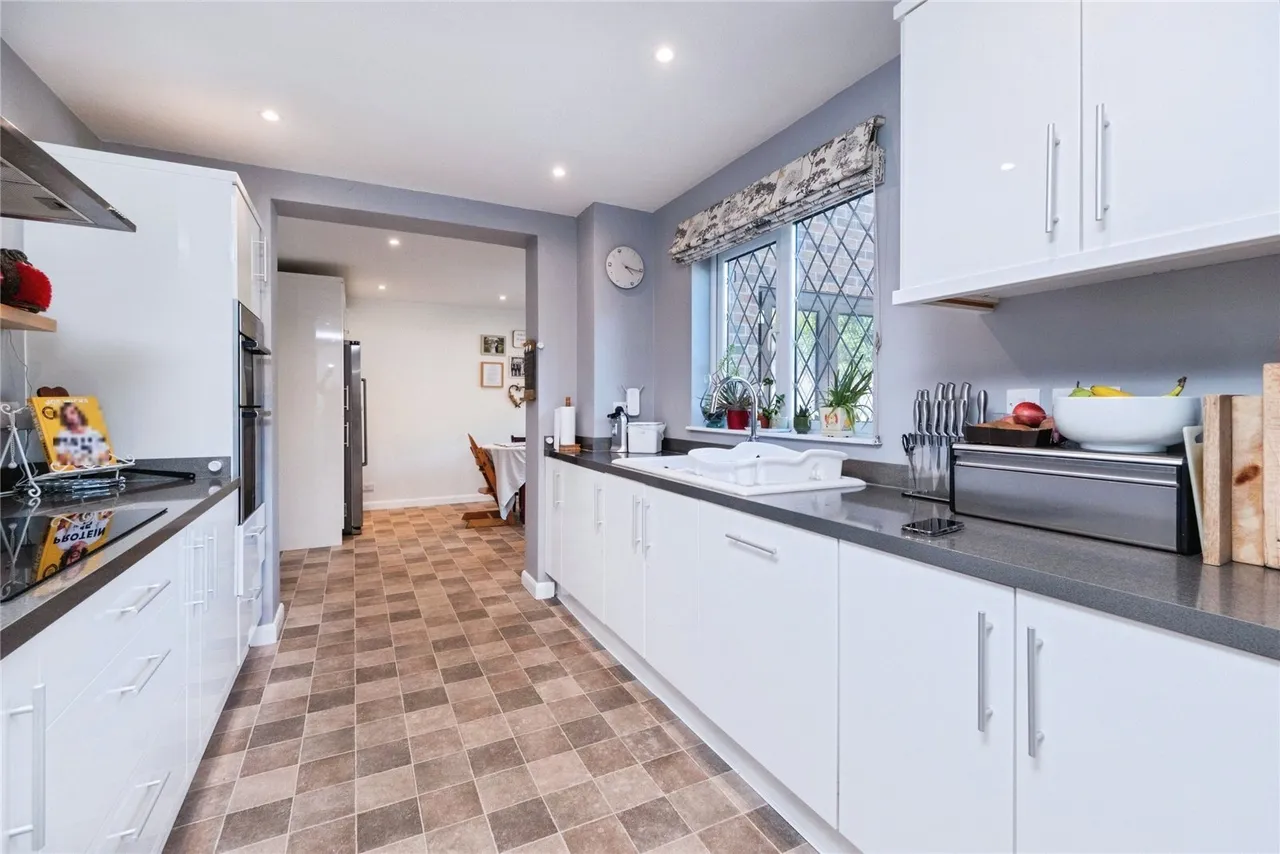 Thompson Drive, Caversfield, Bicester, Oxfordshire, OX27, photo 6