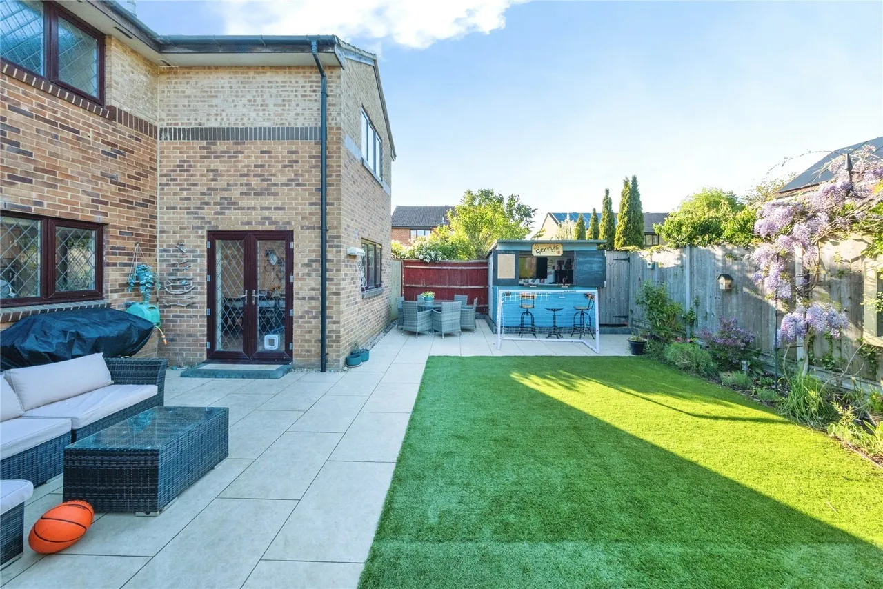 Thompson Drive, Caversfield, Bicester, Oxfordshire, OX27, photo 2
