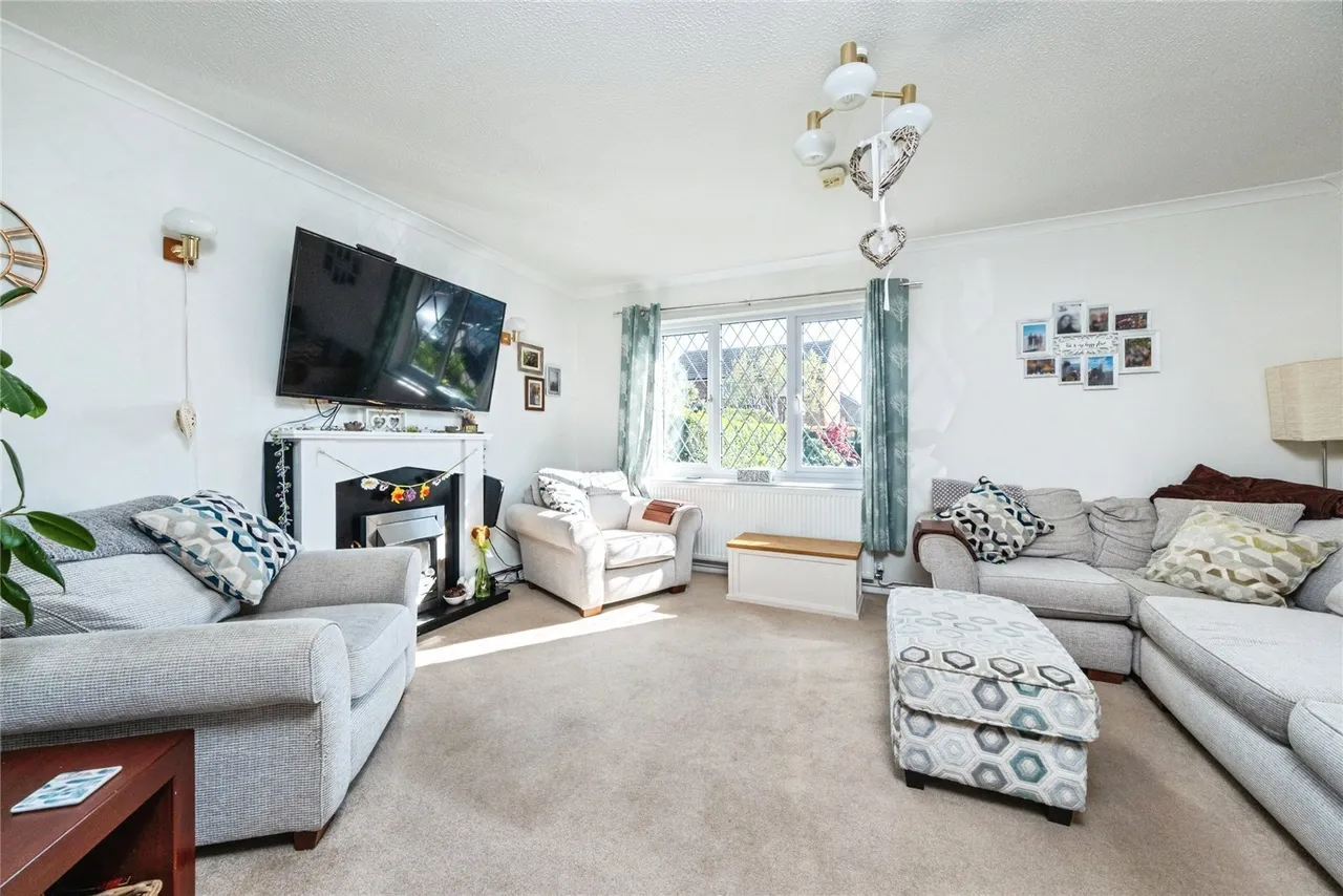 Thompson Drive, Caversfield, Bicester, Oxfordshire, OX27, photo 4