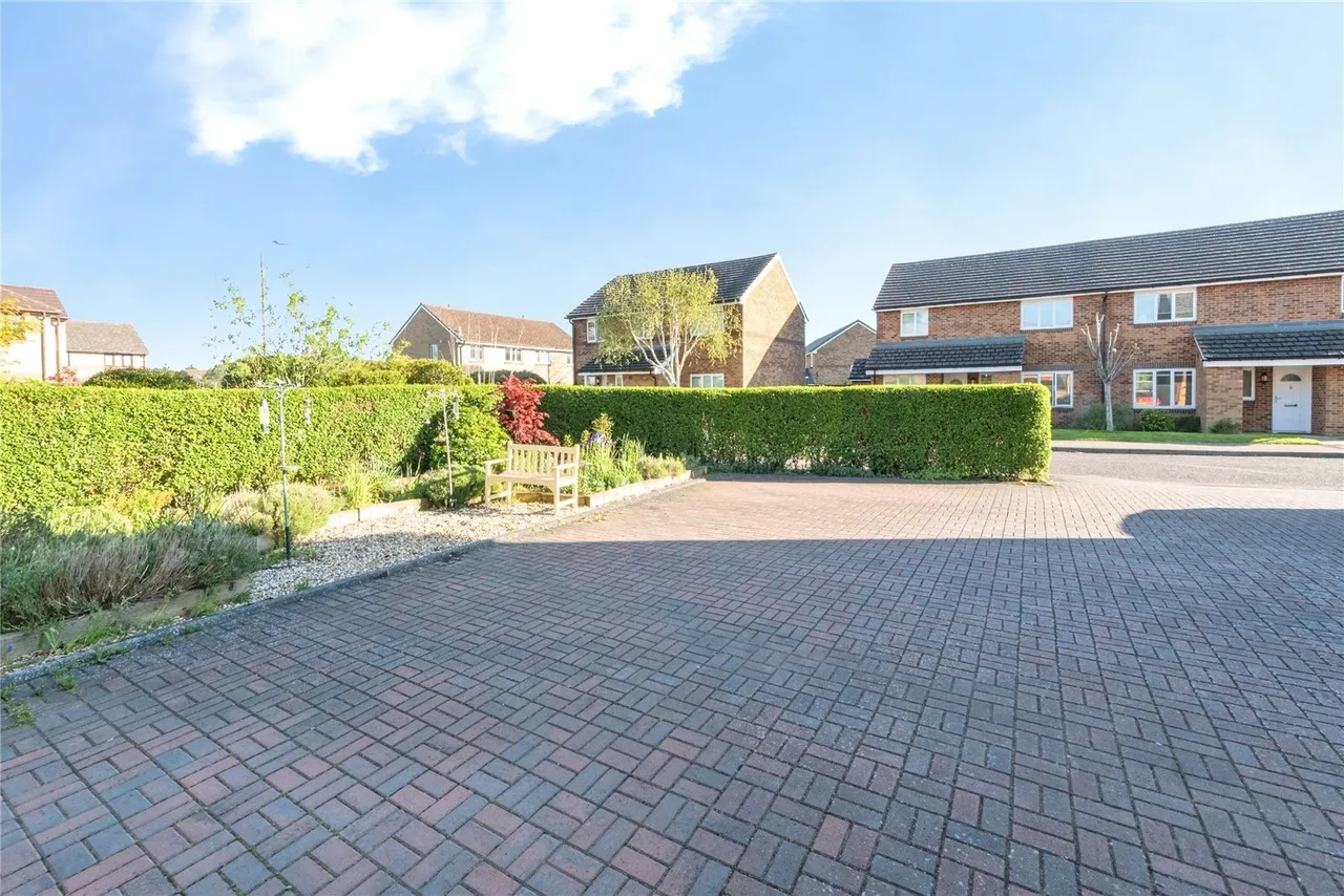 Thompson Drive, Caversfield, Bicester, Oxfordshire, OX27, photo 3