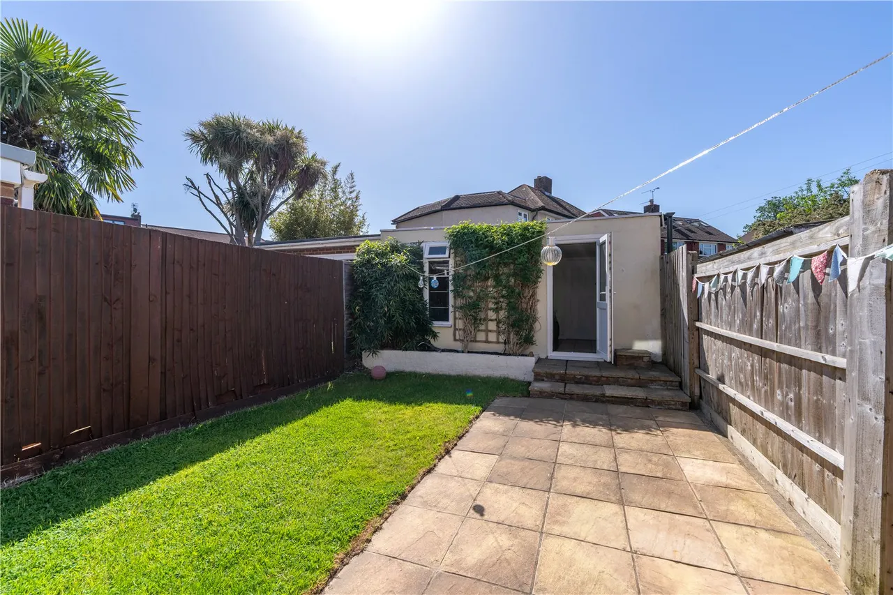 Fulwell Park Avenue, Twickenham, TW2 5HB, photo 2