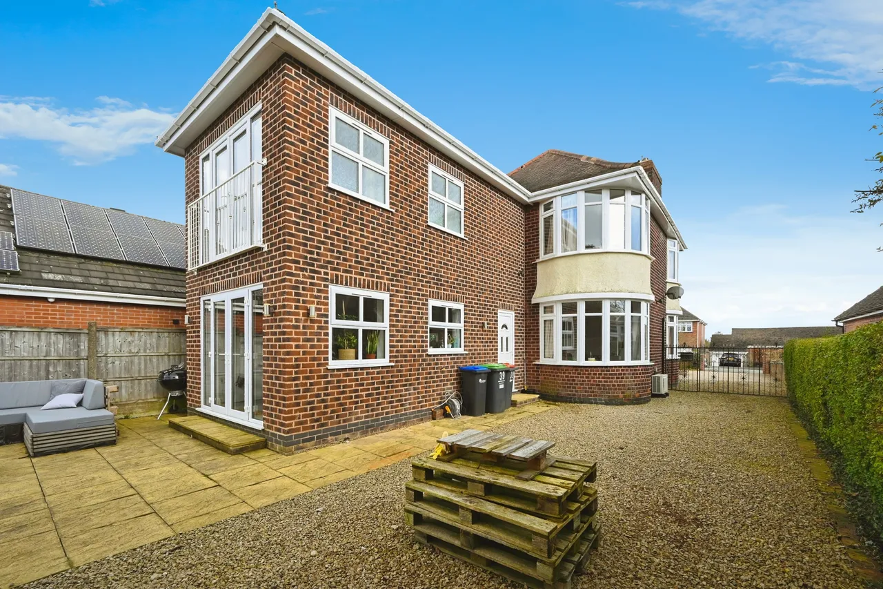 Thoresby Avenue, Kirkby In Ashfield, NG17, photo 2