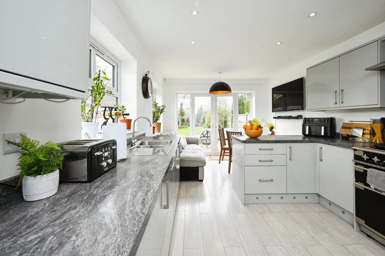 Thoresby Avenue, Kirkby In Ashfield, NG17, photo 5