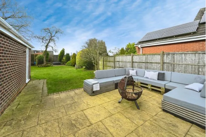 Thoresby Avenue, Kirkby In Ashfield, NG17, photo 9