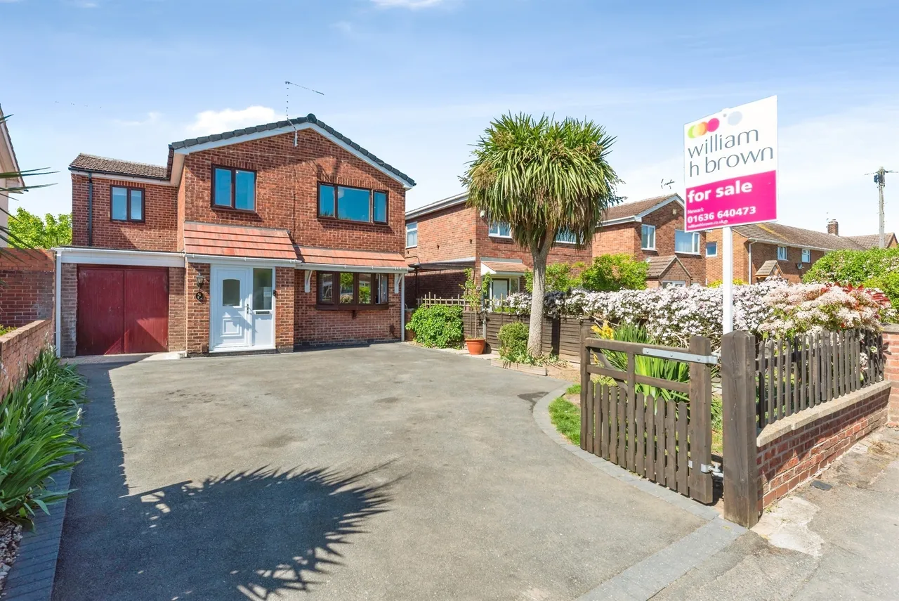 4 bed house for sale — Marsh Lane, Farndon, Newark