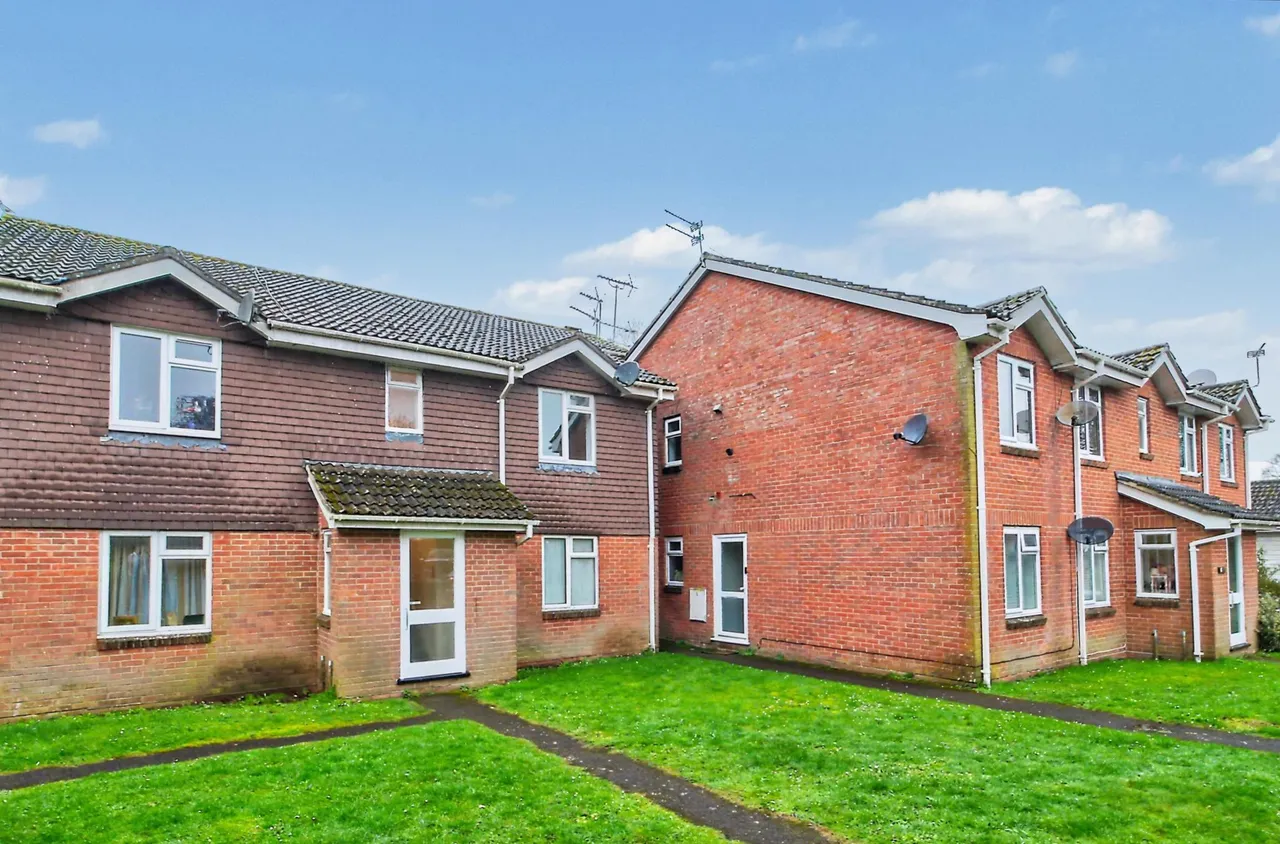 1 bed flat for sale, Mimosa Close, Bordon, GU35