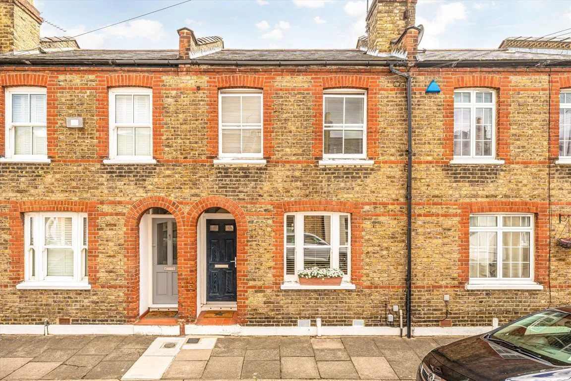 2 bed house for sale, Hamilton Road, TW2