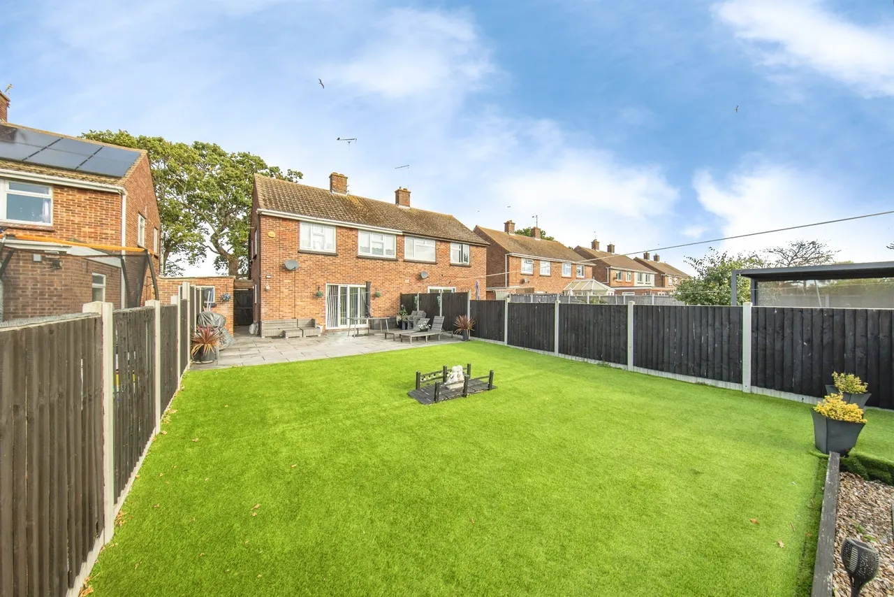 St. Johns Road, Clacton-On-Sea, CO16, photo 2