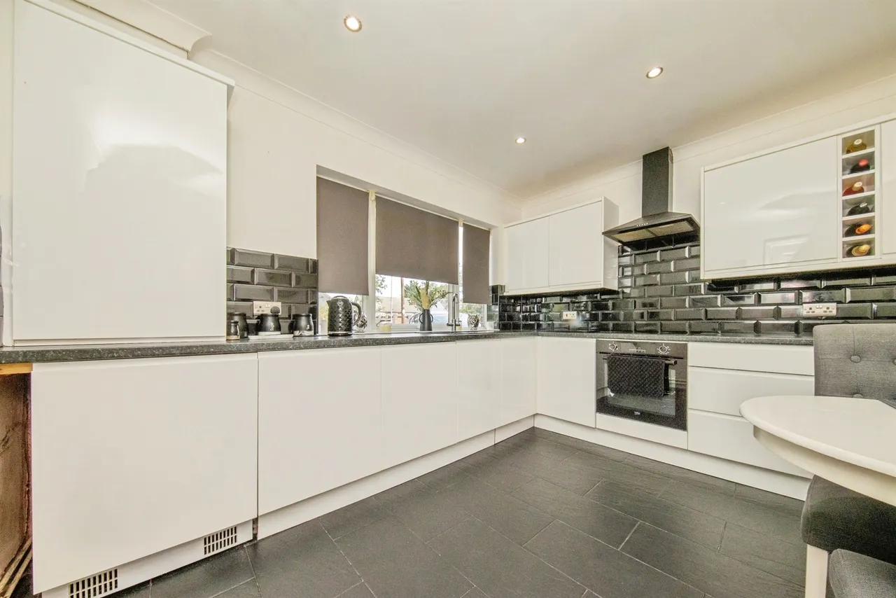 St. Johns Road, Clacton-On-Sea, CO16, photo 6