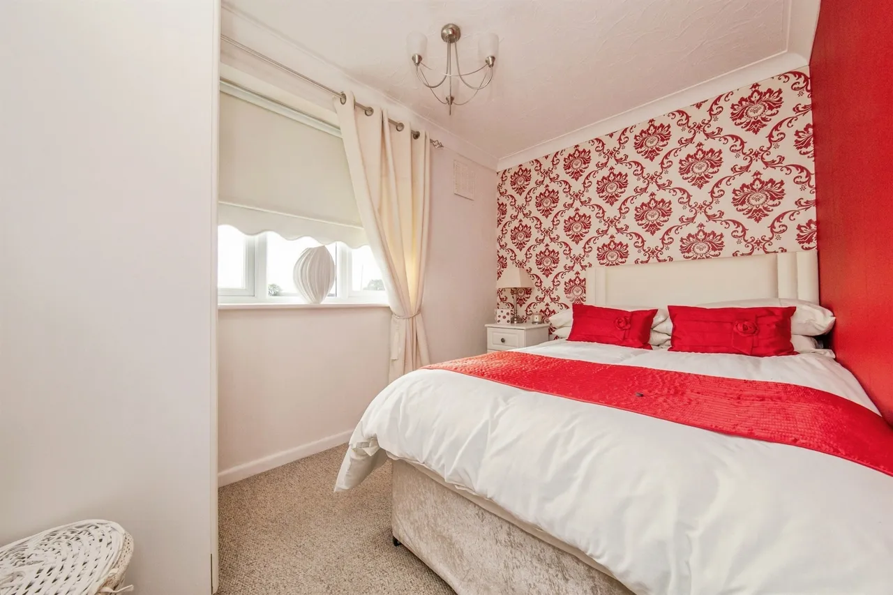 St. Johns Road, Clacton-On-Sea, CO16, photo 9