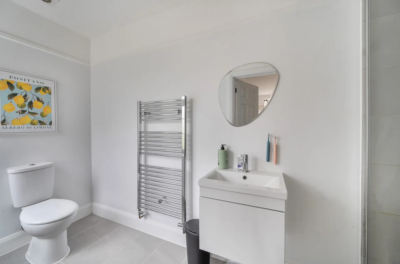 Farnborough Road, Farnham, Surrey, GU9 9AQ, photo 11