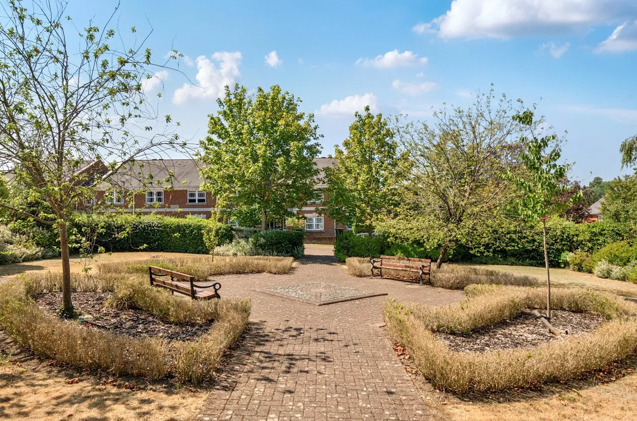 St. Lukes Square, Guildford, GU1, photo 8