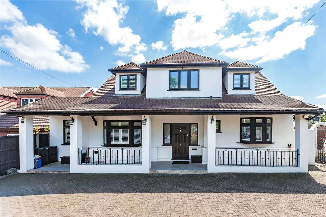 5 bed house for sale, Lower Bedfords Road, Romford, RM1