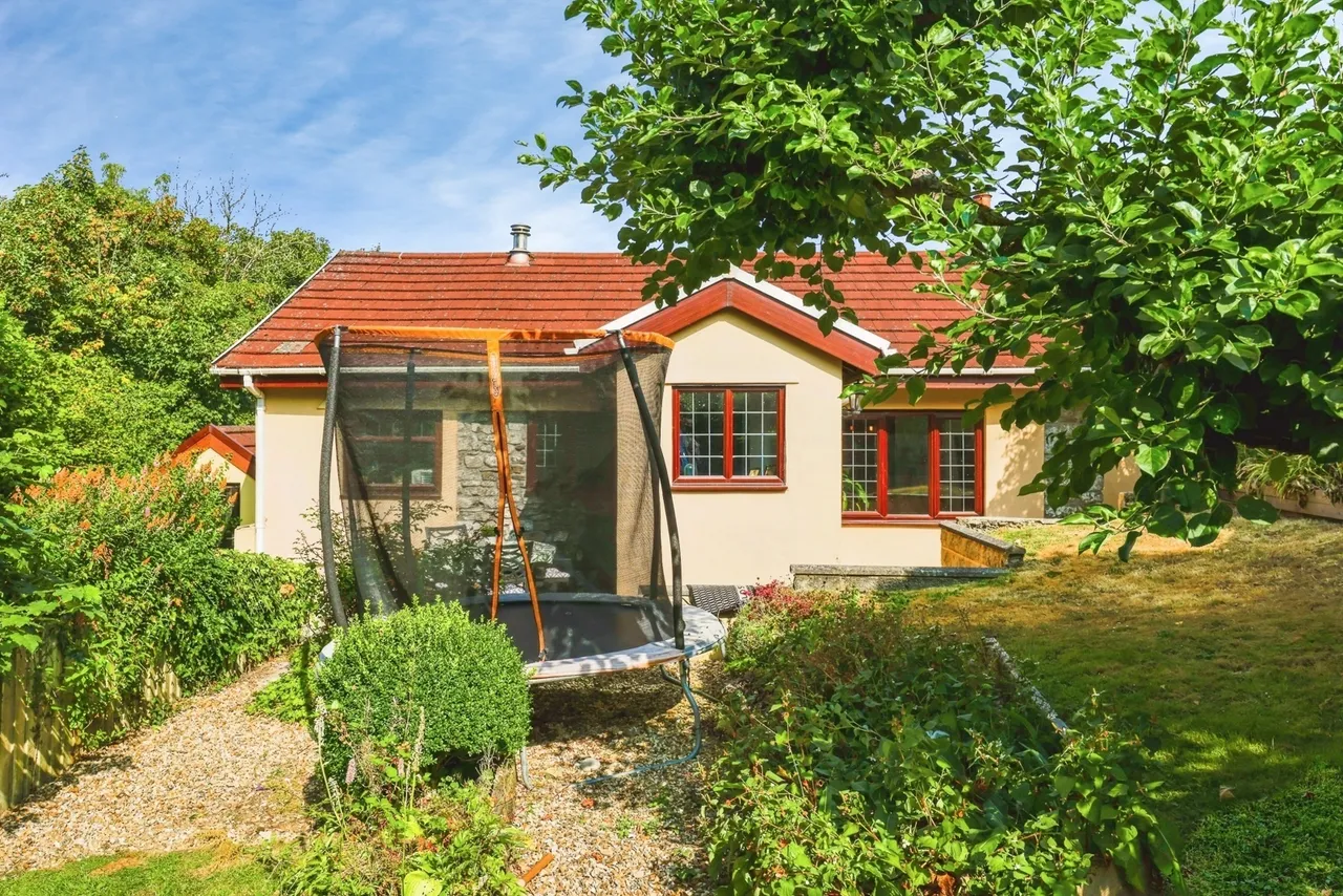 3 bed house for sale, Bolahaul Road, Cwmffrwd, SA31