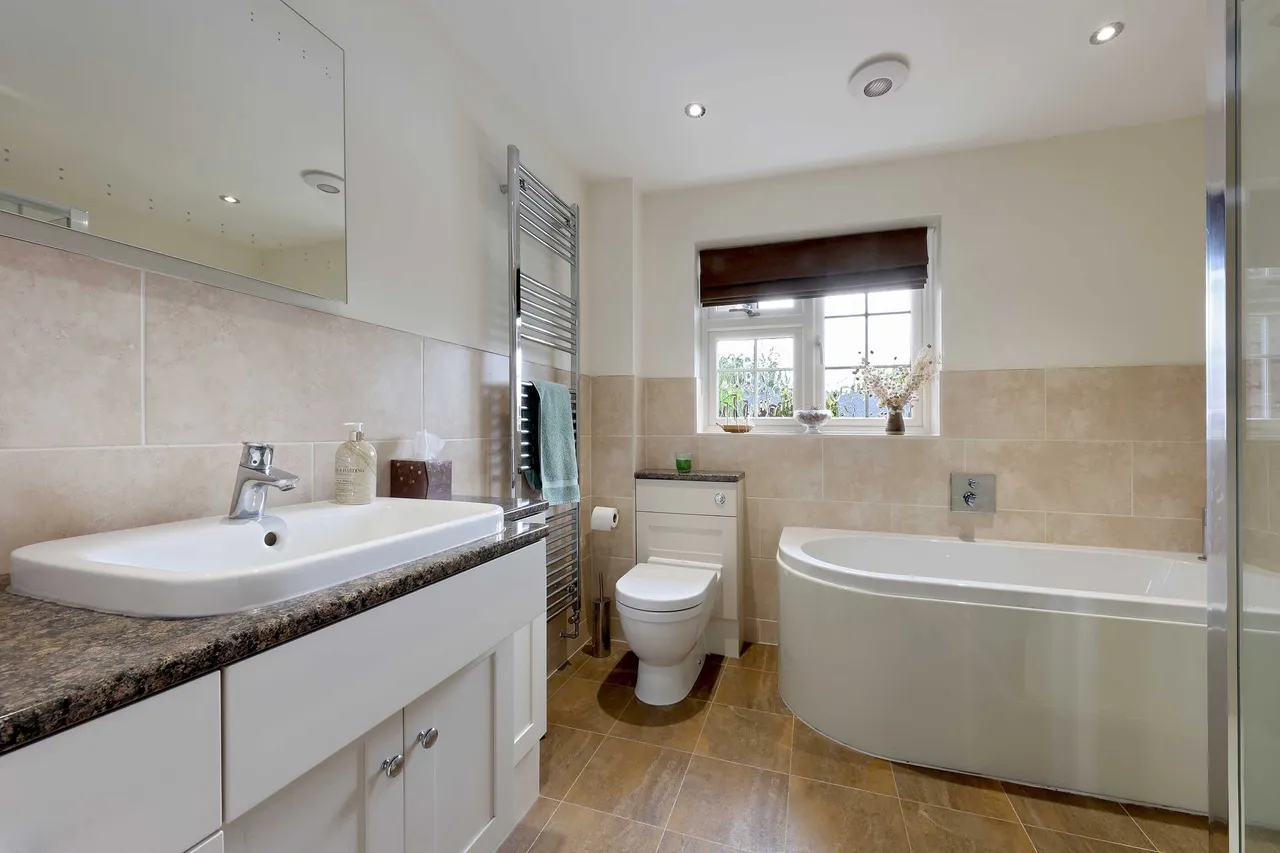 Manor Close, Penn, HP10, photo 16