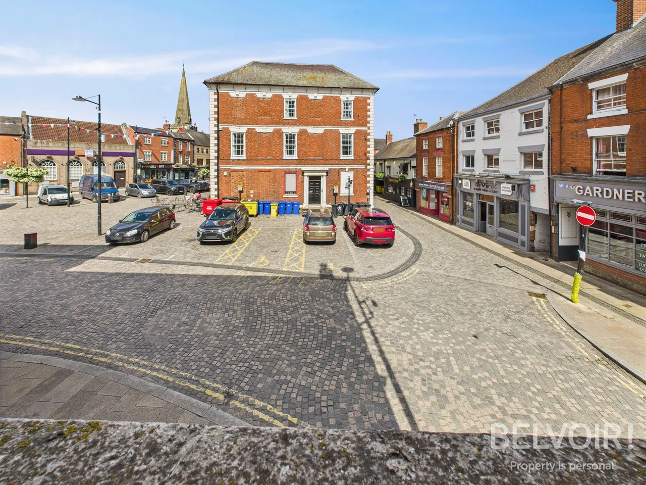 2 bed flat to rent — Market Place, Uttoxeter, ST14