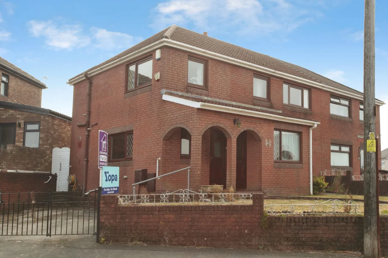 4 bed house for sale, Lewis Street, Bargoed, CF81