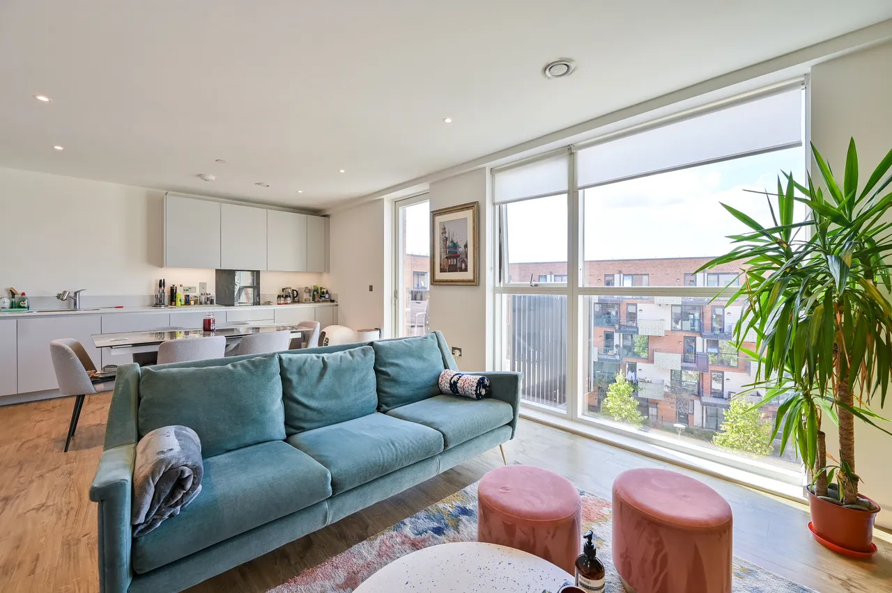 2 bed flat for sale, London, SE17