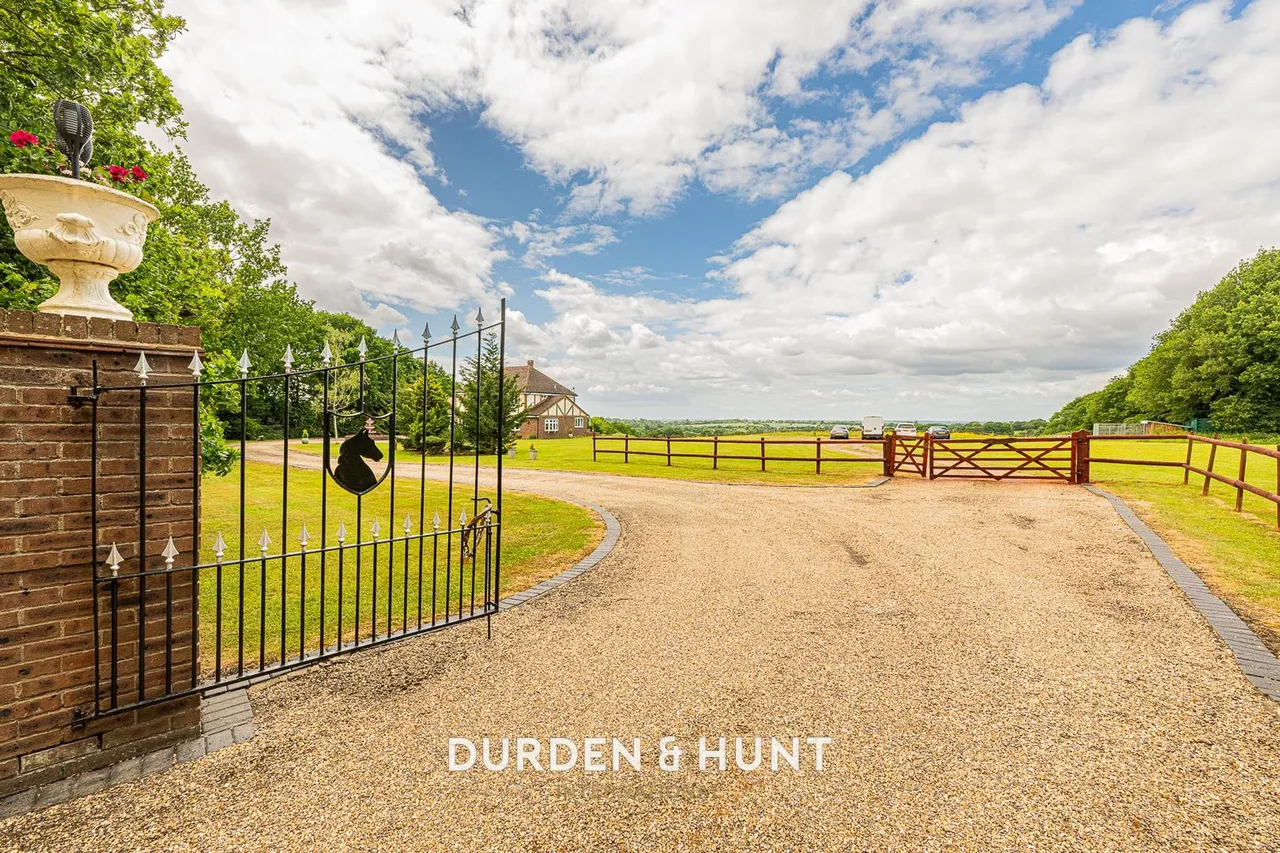 Manor Road, Lambourne End, RM4, photo 46