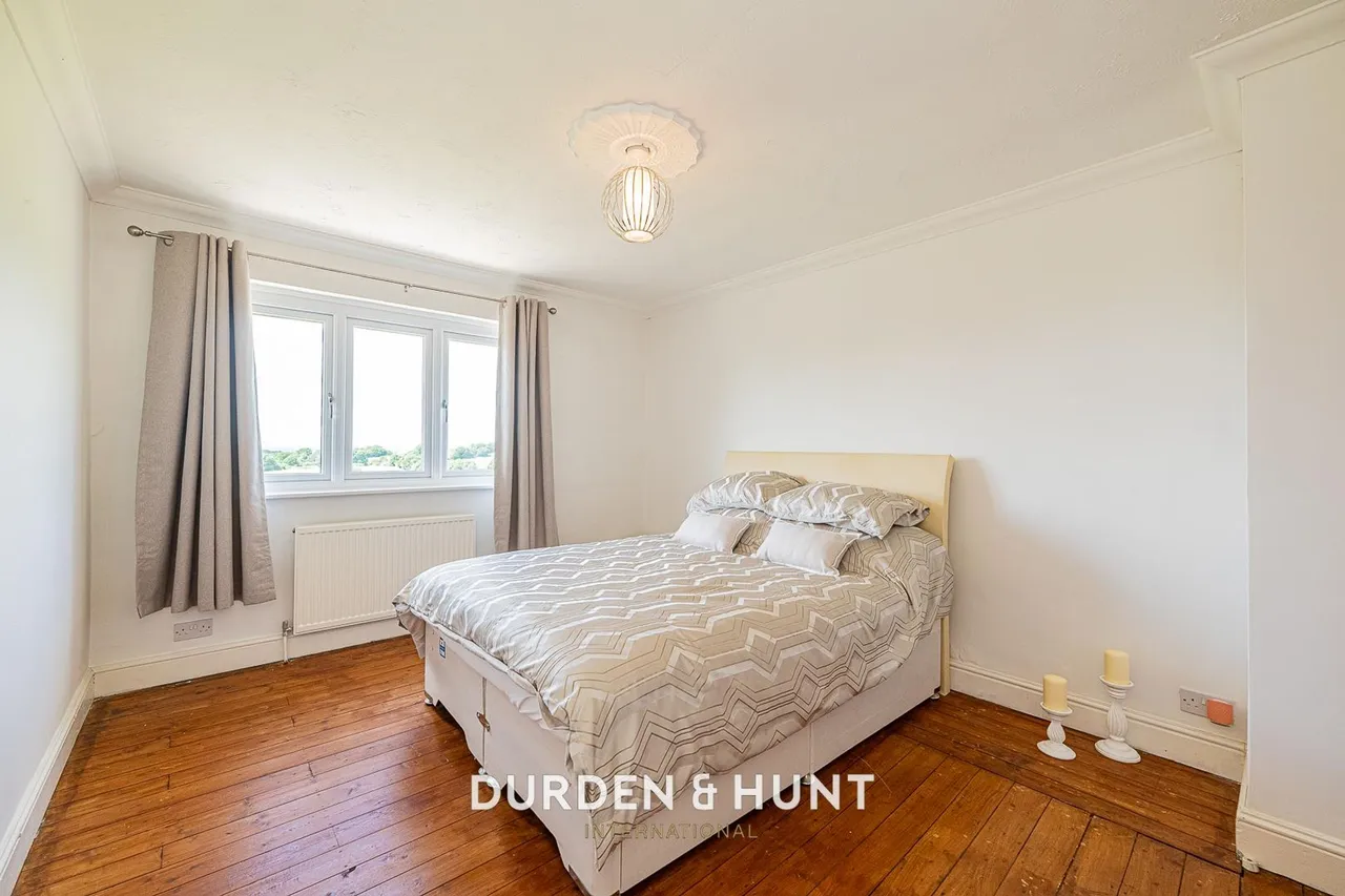 Manor Road, Lambourne End, RM4, photo 32