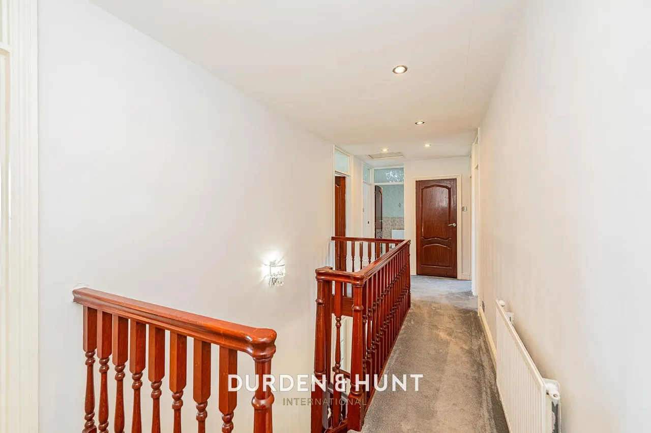 Manor Road, Lambourne End, RM4, photo 26