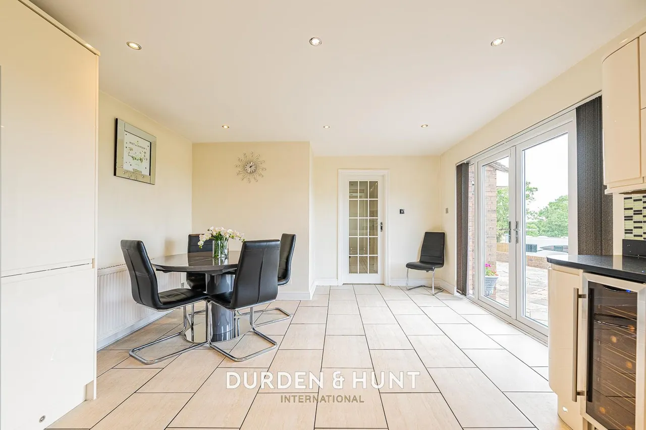 Manor Road, Lambourne End, RM4, photo 7