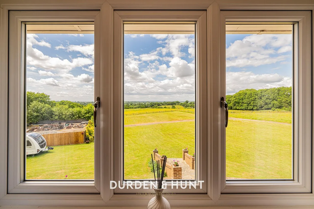 Manor Road, Lambourne End, RM4, photo 22