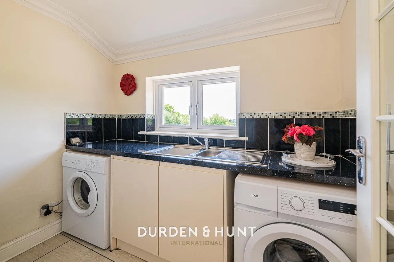 Manor Road, Lambourne End, RM4, photo 17