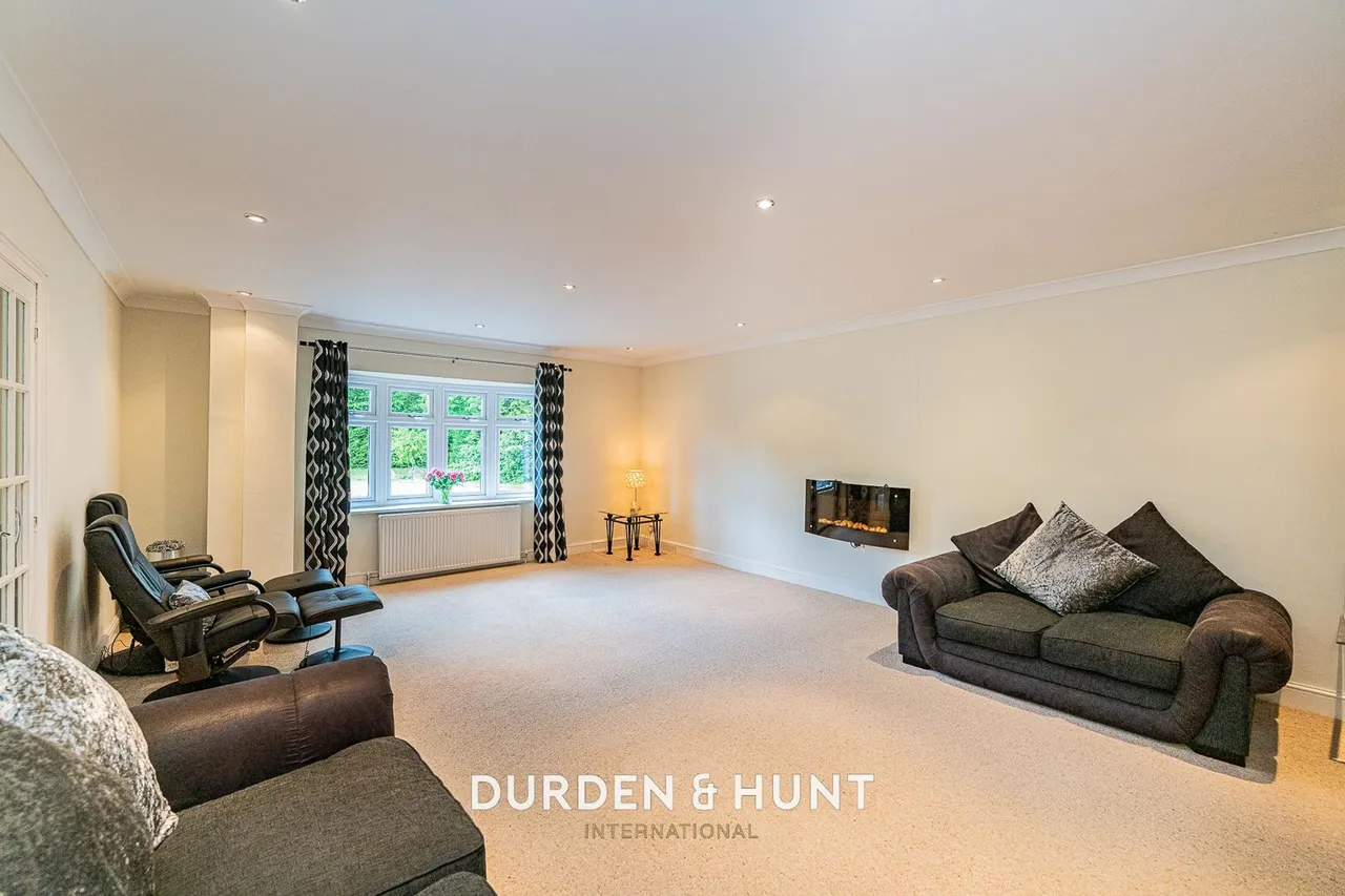 Manor Road, Lambourne End, RM4, photo 13