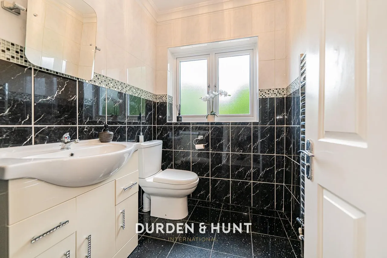 Manor Road, Lambourne End, RM4, photo 16