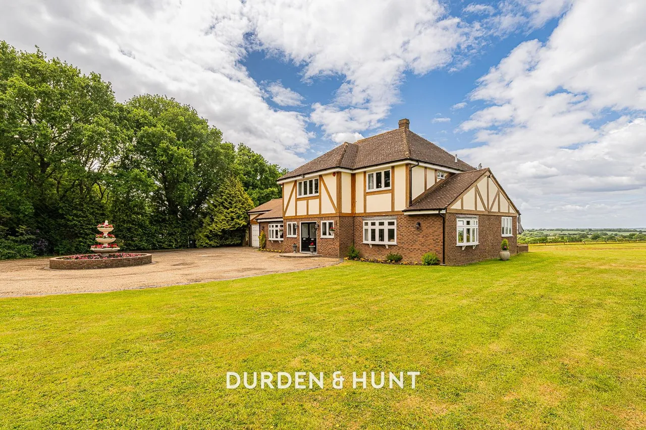 5 bed house for sale, Manor Road, Lambourne End, RM4