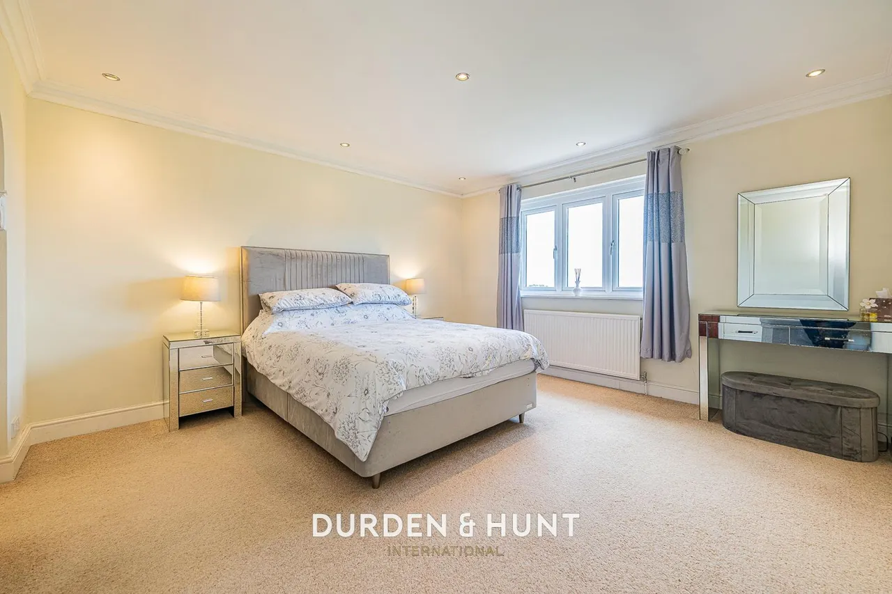 Manor Road, Lambourne End, RM4, photo 20