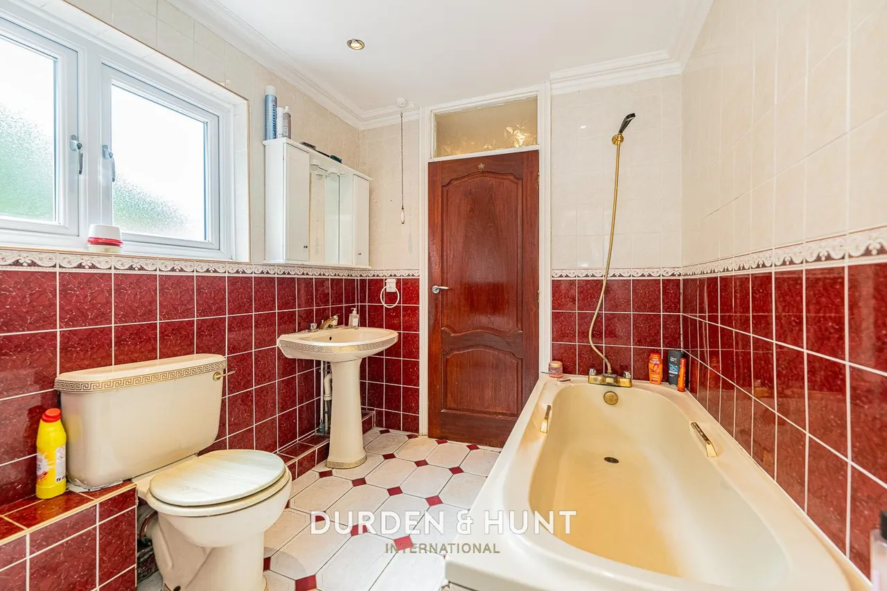 Manor Road, Lambourne End, RM4, photo 25