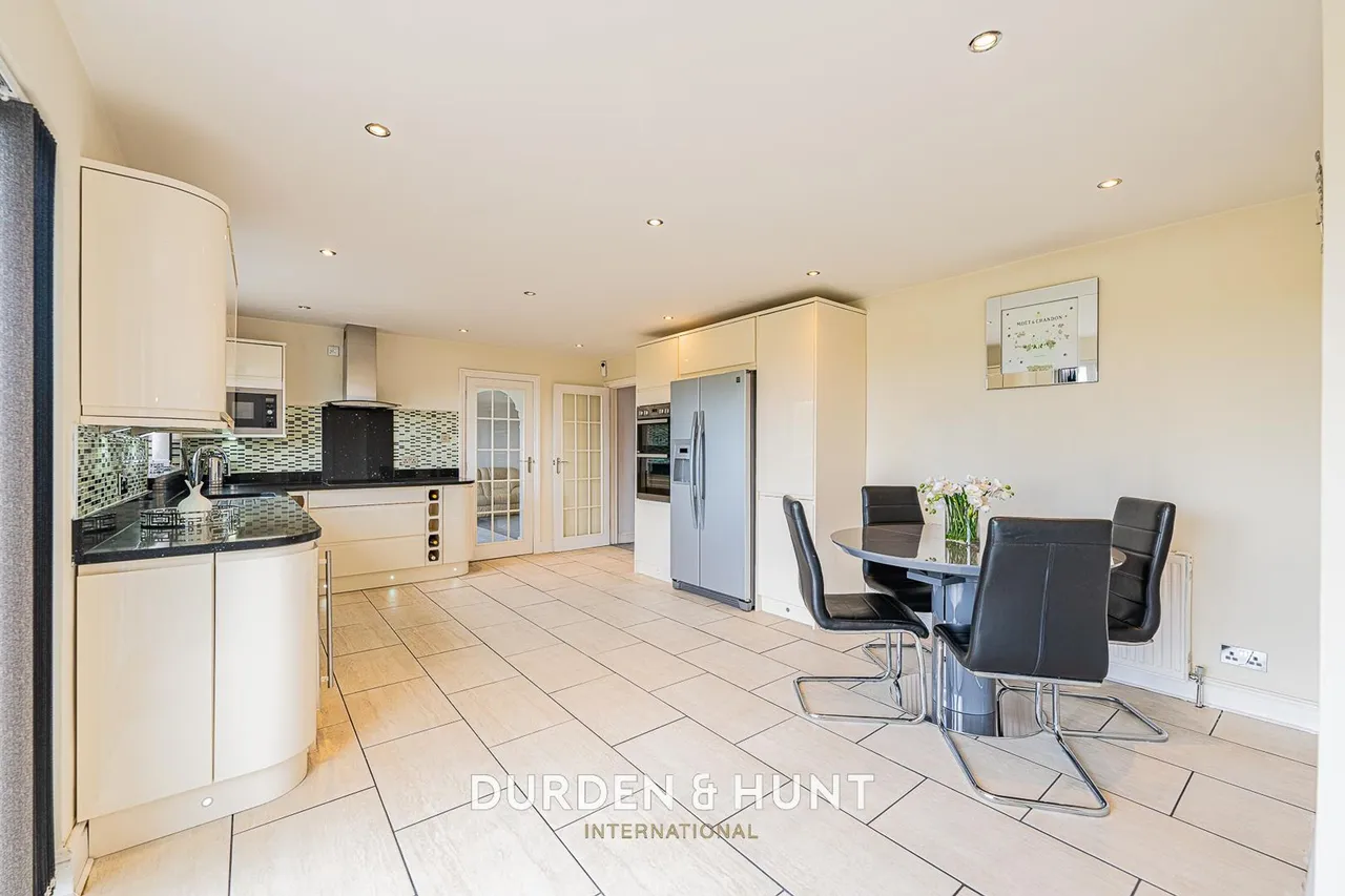 Manor Road, Lambourne End, RM4, photo 4