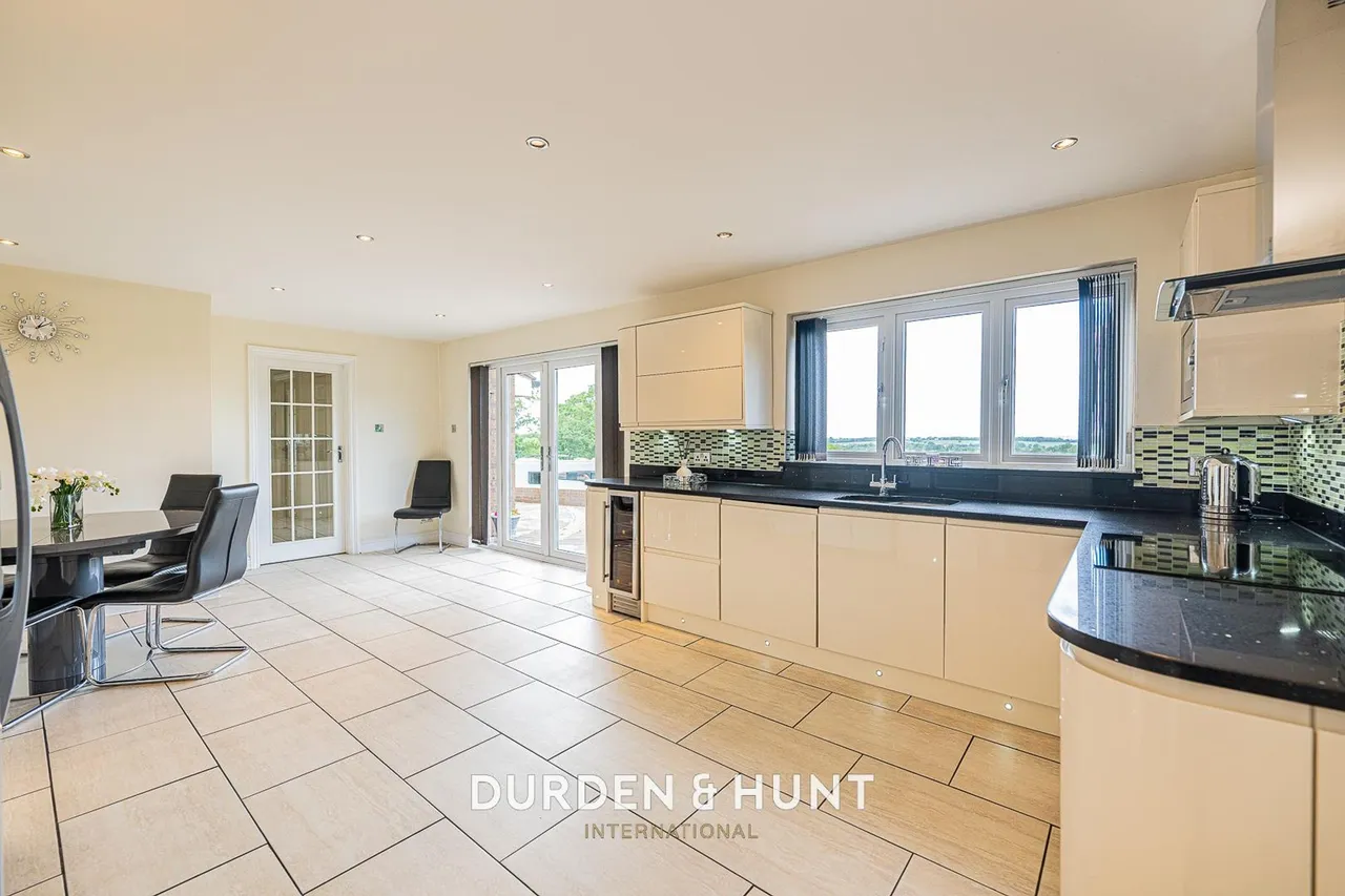 Manor Road, Lambourne End, RM4, photo 6