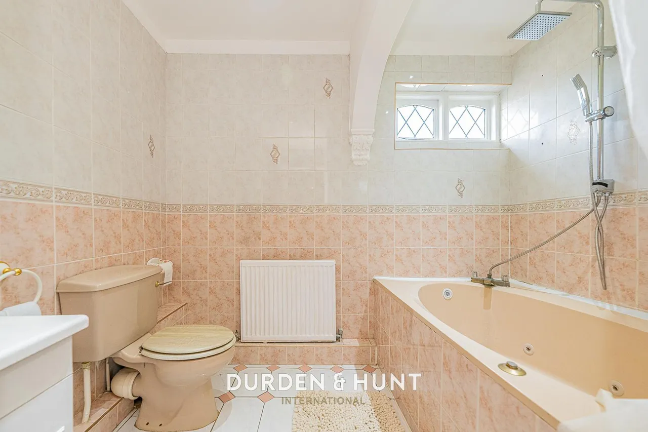 Manor Road, Lambourne End, RM4, photo 36