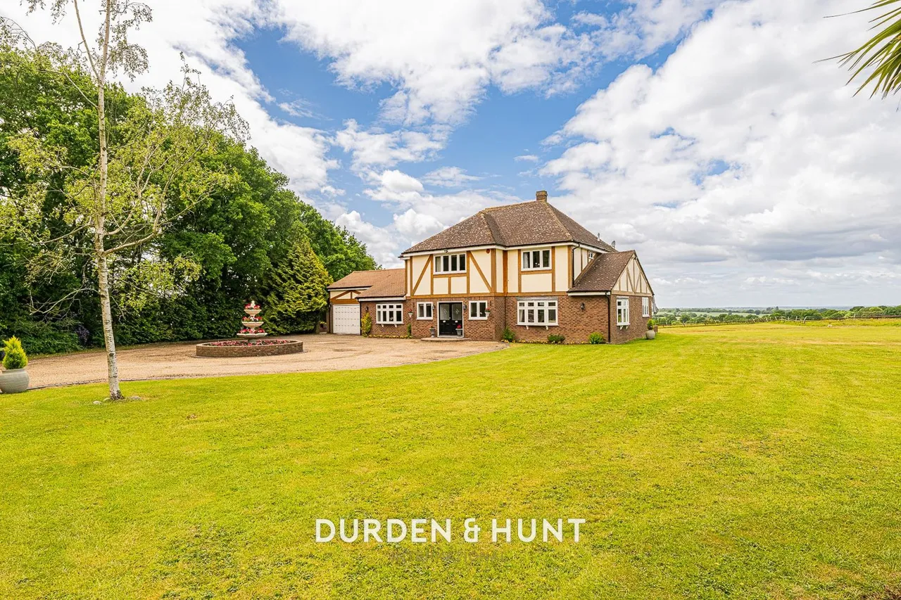 Manor Road, Lambourne End, RM4, photo 49