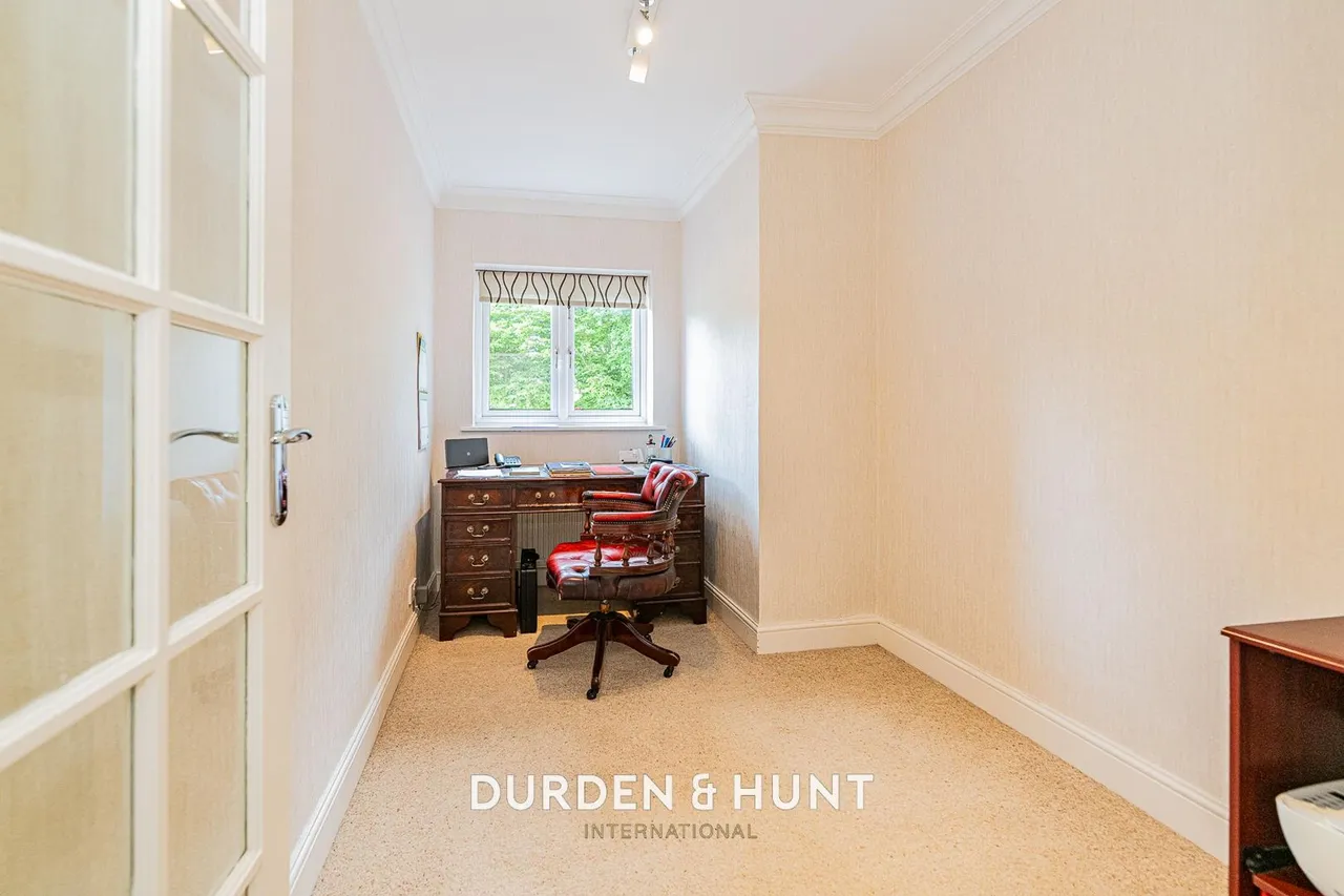 Manor Road, Lambourne End, RM4, photo 14