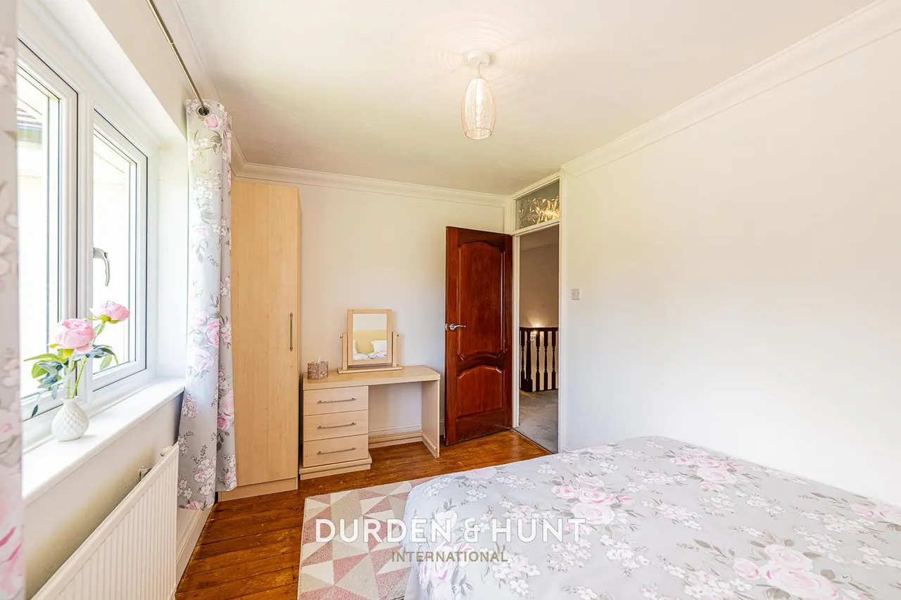 Manor Road, Lambourne End, RM4, photo 35
